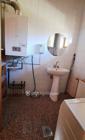 Eladó családi ház, Balatonakarattyán 180 M Ft, 3 szobás