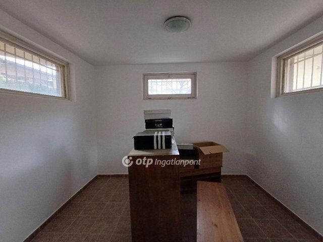 Eladó családi ház, Budapesten, XVI. kerületben 174 M Ft