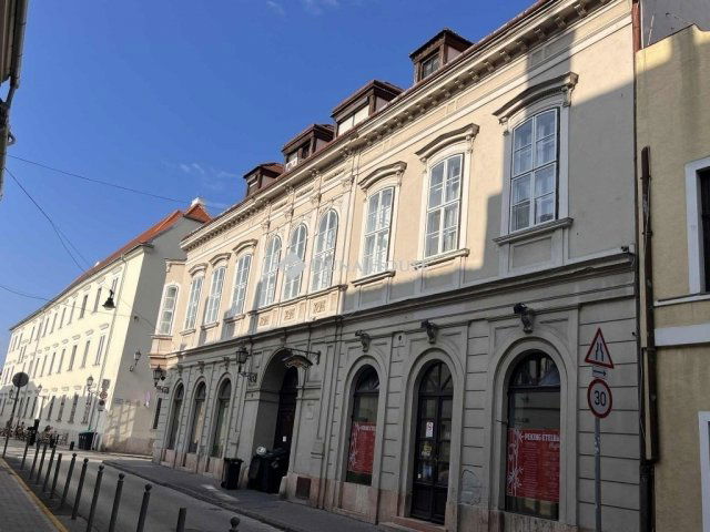 Eladó téglalakás, Győrött 86 M Ft, 4 szobás