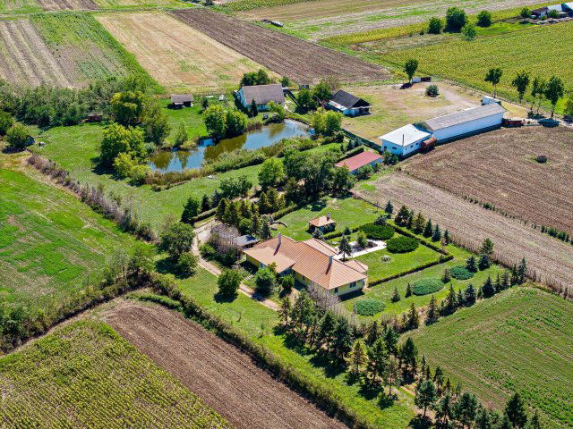 Eladó üzlethelyiség, Kenderesen, Kunhegyesi úton 150 M Ft