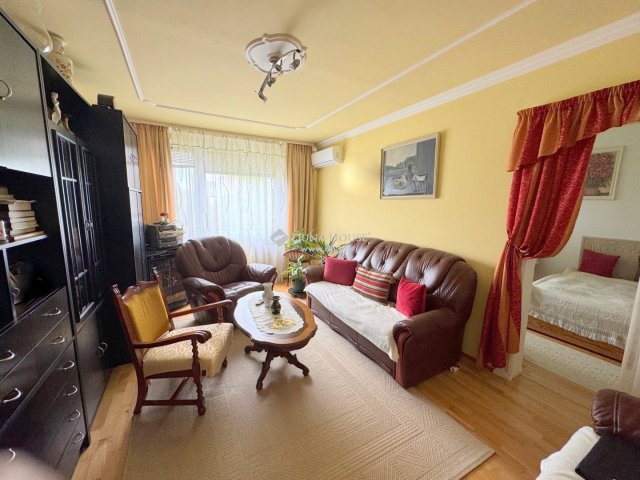 Eladó panellakás, Nyíregyházán 53.75 M Ft, 4 szobás