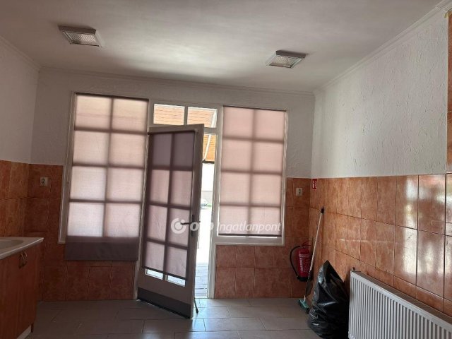 Kiadó üzlethelyiség, Taksonyon 250 E Ft / hó, 1 szobás