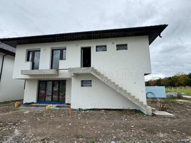 Eladó téglalakás, Balatonföldváron 79.8 M Ft, 4 szobás