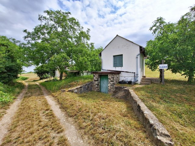 Eladó nyaraló, Somlószőlősön 6.5 M Ft, 1 szobás