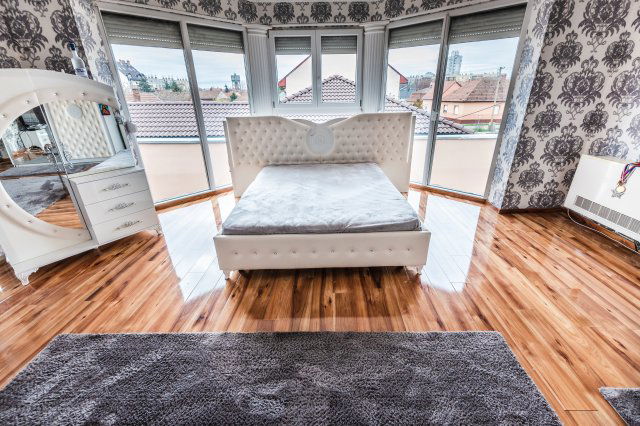 Eladó családi ház, Szolnokon 199 M Ft, 7 szobás