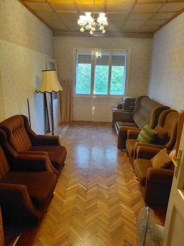 Eladó téglalakás, Komáromban 48 M Ft, 3 szobás