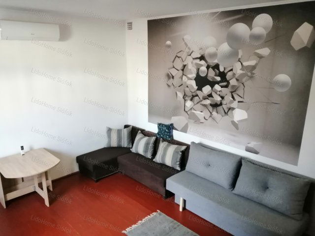 Eladó téglalakás, Siófokon 39.9 M Ft, 2 szobás
