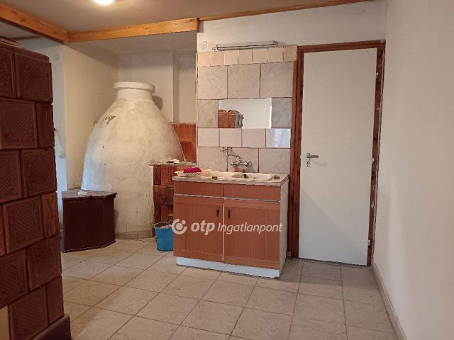 Eladó családi ház, Sárándon 7.5 M Ft, 1 szobás