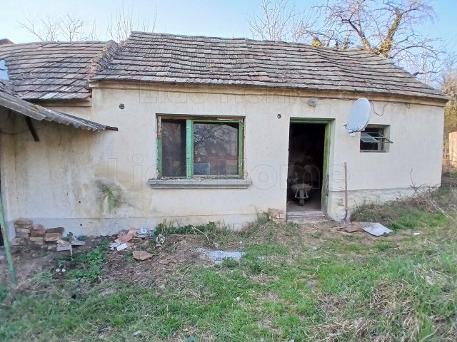 Eladó családi ház, Bakonyszentlászlón 12 M Ft, 2 szobás