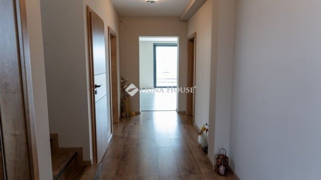 Eladó családi ház, Diósdon 330 M Ft, 5 szobás