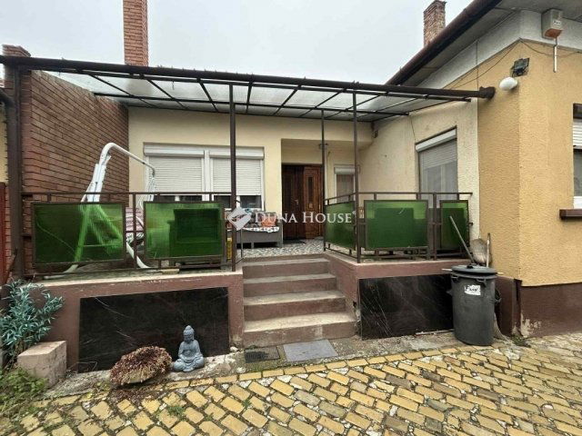 Eladó családi ház, Vecsésen 86.9 M Ft, 4 szobás