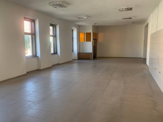 Eladó üzlethelyiség, Sátoraljaújhelyen 32 M Ft