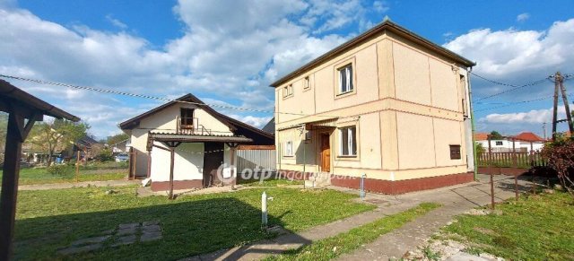Eladó családi ház, Tiszaföldváron 22.999 M Ft, 2+1 szobás
