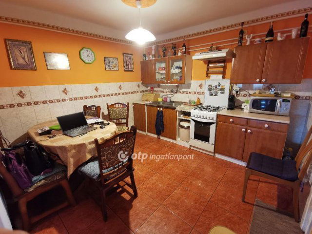 Eladó családi ház, Törtelen 39 M Ft, 1+1 szobás