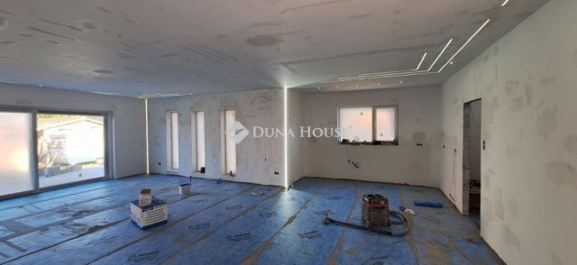 Eladó családi ház, Budakalászon 219 M Ft, 4 szobás