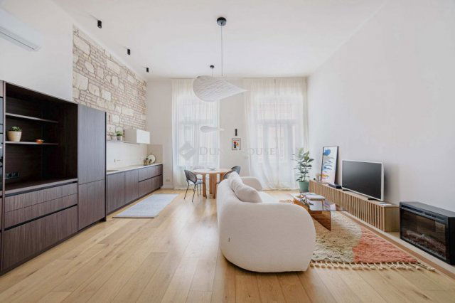 Kiadó téglalakás, albérlet, V. kerületben, Október 6. utcában