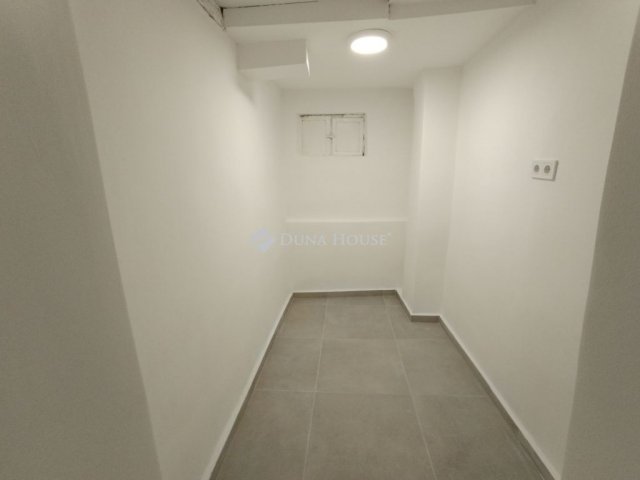 Eladó családi ház, Jászberényben 27.9 M Ft, 4 szobás