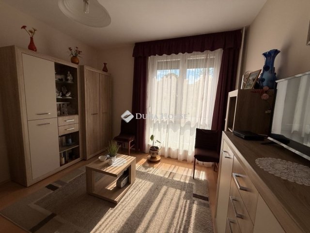 Eladó panellakás, Pécsett 43 M Ft, 2 szobás