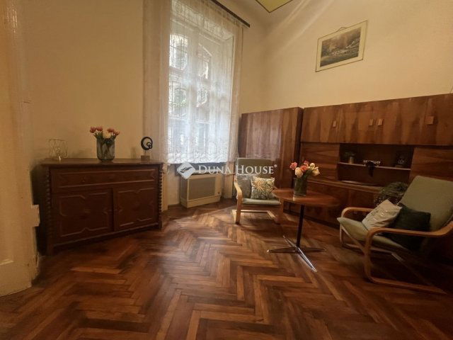 Eladó téglalakás, Budapesten, V. kerületben 64.9 M Ft, 1 szobás