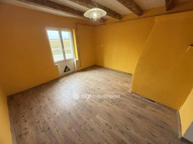 Eladó családi ház, Cserkeszőlőn 17.5 M Ft, 2 szobás