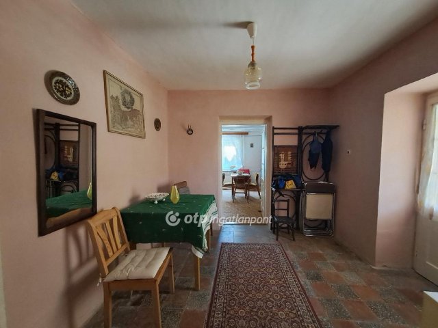 Eladó családi ház, Füzesgyarmaton 9 M Ft, 2 szobás