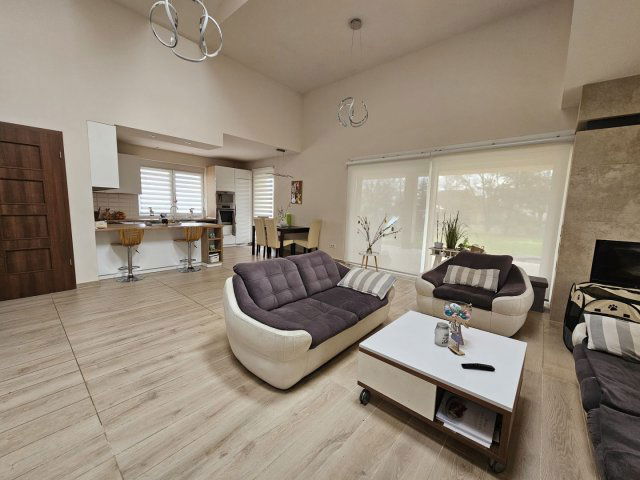 Eladó családi ház, Debrecenben 224.9 M Ft, 6 szobás