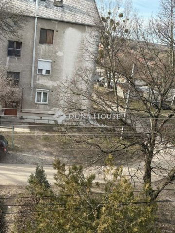 Eladó téglalakás, Lábatlanon 27.9 M Ft, 2 szobás