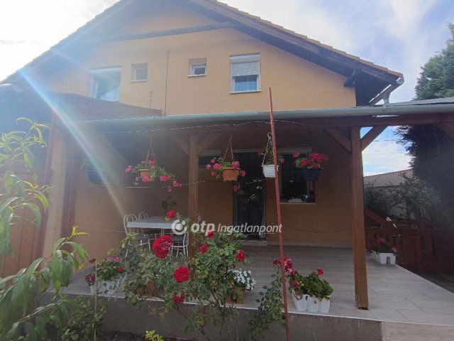 Eladó ikerház, Szigethalmon 78.5 M Ft, 2+2 szobás