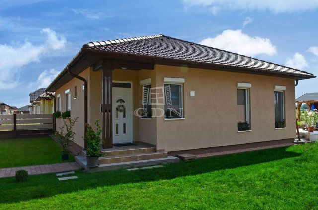 Eladó családi ház, Kecskeméten 66.5 M Ft, 3 szobás