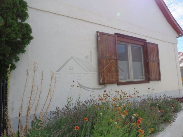 Eladó családi ház, Csopakon 96.9 M Ft, 2 szobás