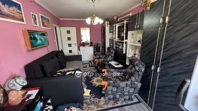 Eladó panellakás, Pápán 24.9 M Ft, 1 szobás