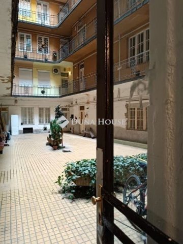 Eladó téglalakás, Budapesten, VII. kerületben 130 M Ft, 4 szobás