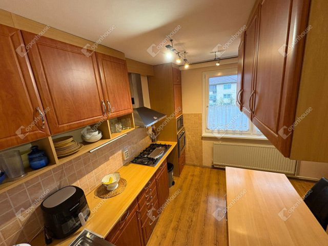 Eladó panellakás, Debrecenben 68.5 M Ft, 3 szobás