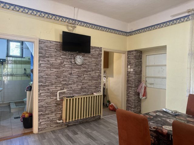 Eladó családi ház, Jászapátiban 32 M Ft, 7 szobás