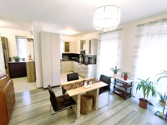 Eladó téglalakás, Tatabányán 67.5 M Ft, 3 szobás