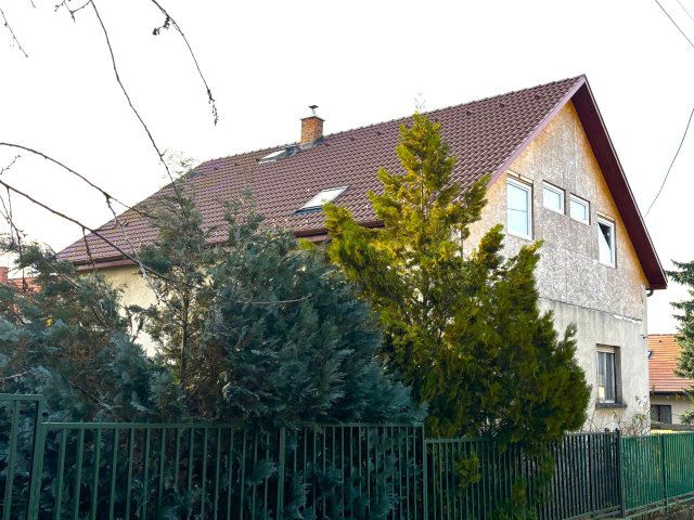 Eladó családi ház, Csömörön 109.9 M Ft, 6 szobás