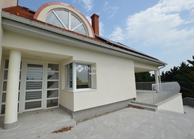 Eladó családi ház, Velencén 215 M Ft, 6 szobás