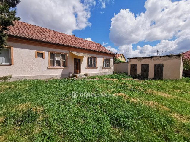 Eladó családi ház, Nagymányokon 20 M Ft, 6 szobás