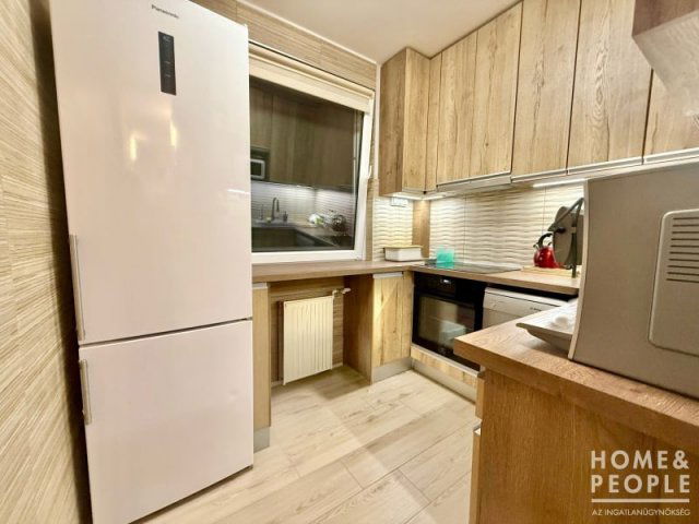 Eladó téglalakás, Szegeden 64.999 M Ft, 3 szobás