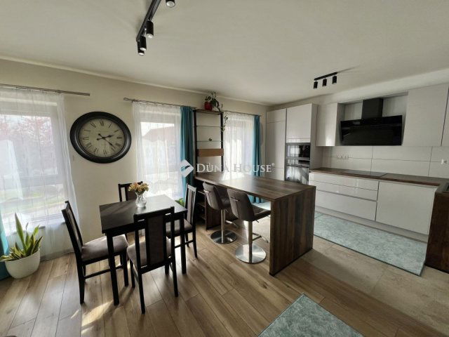 Kiadó téglalakás, albérlet, Pécsett 403 E Ft / hó, 3 szobás