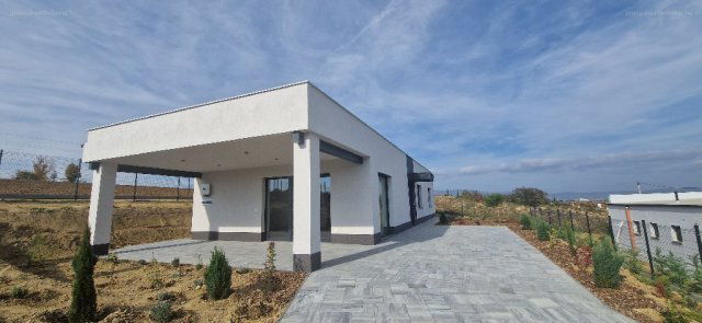 Eladó családi ház, Pécsett 124.9 M Ft, 4 szobás
