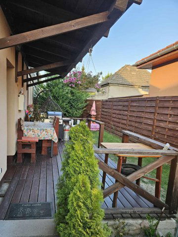 Eladó családi ház, Tatán 91.87 M Ft, 4 szobás