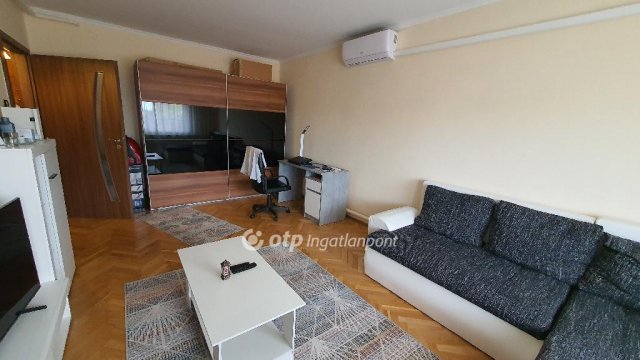 Eladó téglalakás, Gyöngyösön 42.5 M Ft, 2 szobás