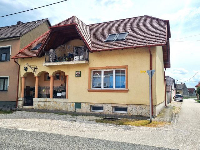 Eladó családi ház, Rajkán 97.755 M Ft, 3+2 szobás