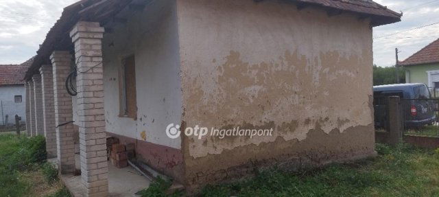 Eladó családi ház, Tyukodon 4 M Ft, 2 szobás