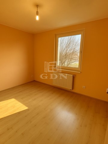 Eladó téglalakás, Százhalombattán 71.9 M Ft, 1+3 szobás