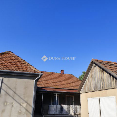 Eladó családi ház, Dunaharasztin 24.9 M Ft, 2 szobás