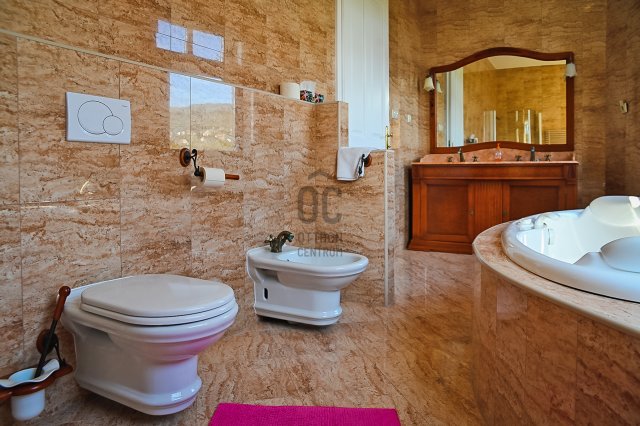 Eladó családi ház, Pécsett 320 M Ft, 7 szobás