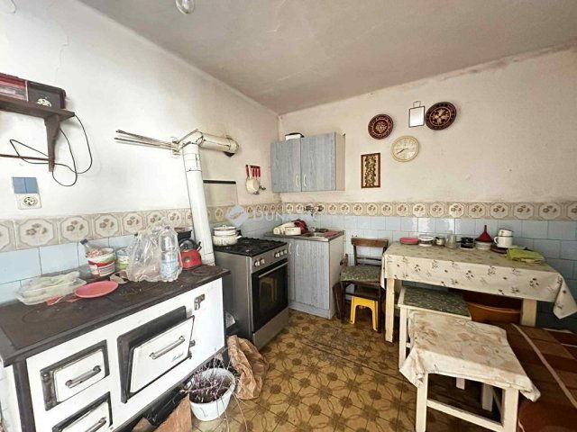 Eladó családi ház, Nagykónyin 10.99 M Ft, 2 szobás