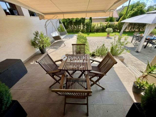 Eladó családi ház, Kecskeméten 150 M Ft, 4 szobás